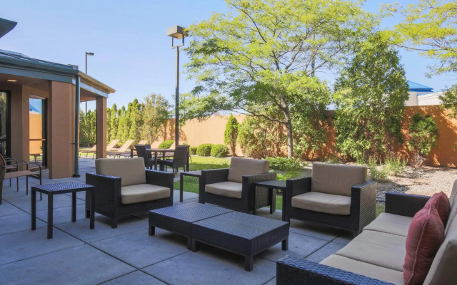 Courtyard Flint by Marriott