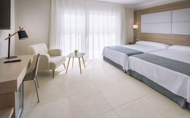 Mediterráneo Bay Hotel & Resort