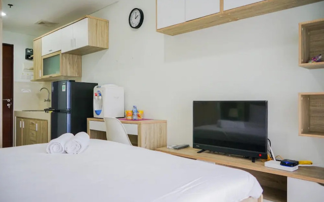 Best Location Studio Apartment at Springwood Residence