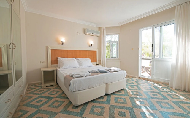 Chillos Beach Hotel & Lounge