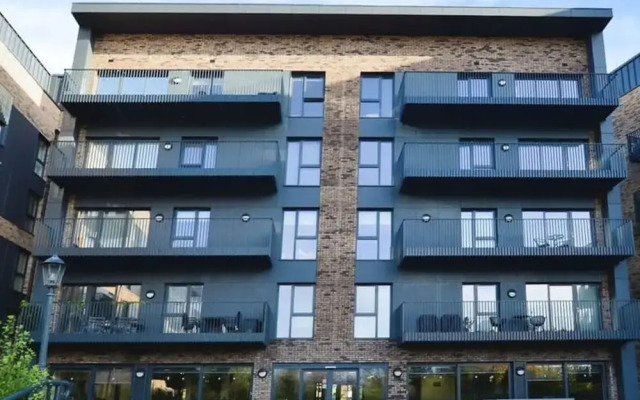 Sleek 2 Bedroom Apartment - Sofa-bed - Ashford