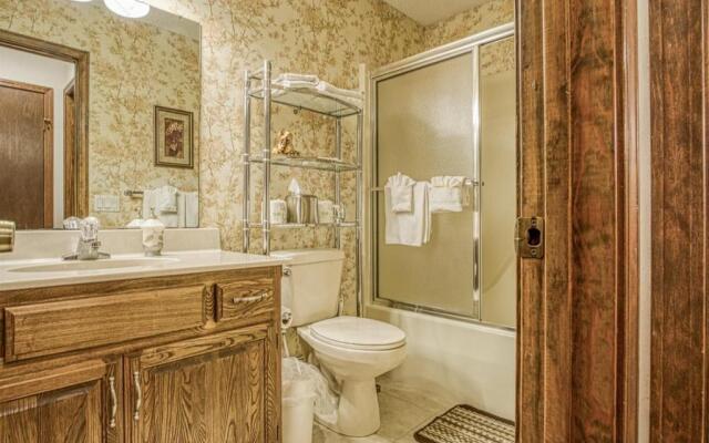 02101 - 1 LaCanada Lane