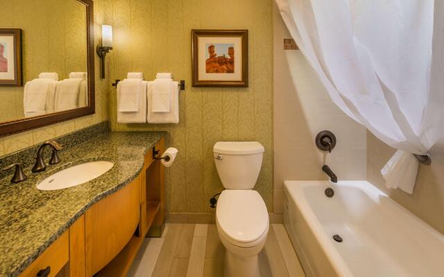 Green Mill Village Hotel & Suites, BW Signature Collection