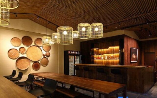 Qianlu Xiangju Hostel