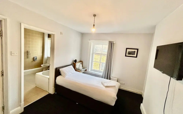 Cumberland Hotel