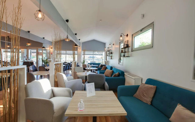 Kyriad Hotel Le Lac