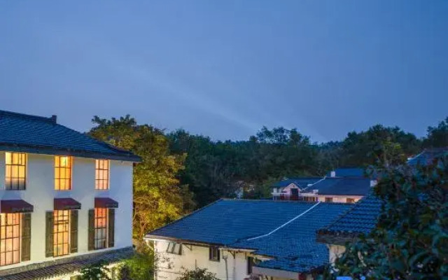 lake light Homestay