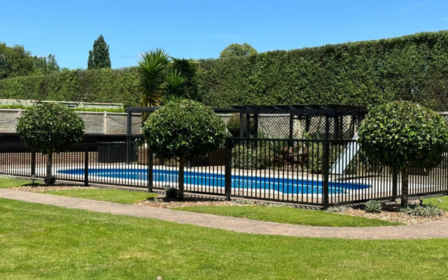 Tiny House Oasis Cambidge-Pool-Hamilton Airport 10mins