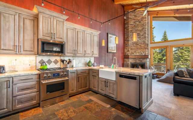 Clearview by Tahoe Mountain Properties