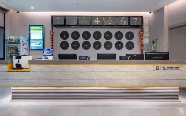 YunDays Inn Hotel (Chongzuo Daxin Detian Square)