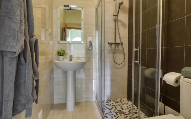 8-bed Villa in Vilamoura-sleeps-playground-pool