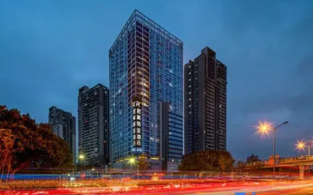 Rezen Hotel (Ranjiaba Flower Garden Light Rail Line 6 Station)