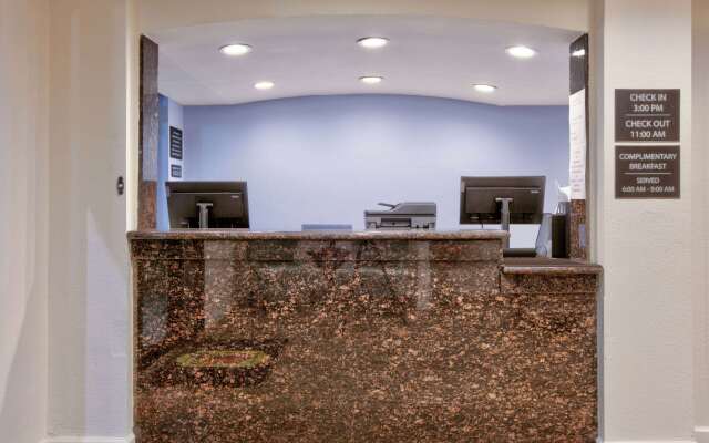 Super 8 by Wyndham Victoria / South / Hwy 59