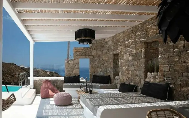 Villa Oggi With Jacuzzi and Pool
