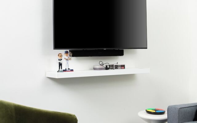 The Neighborhood Hotel - Lincoln Park