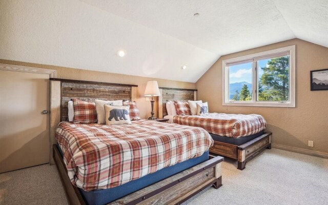 Rounds Retreat 4 Bedroom Home by RedAwning