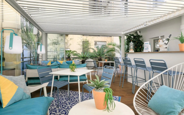 The Deck Hotel by HappyCulture