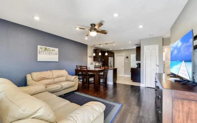 Stylish Duplex Apartment on Canal, Fort Lauderdale