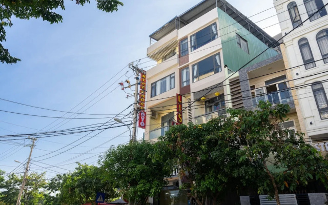 OYO 415 Nice House Hotel