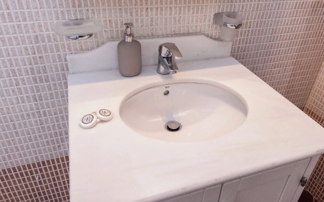 Gorgeous Apt w Magical View GC 3332-02