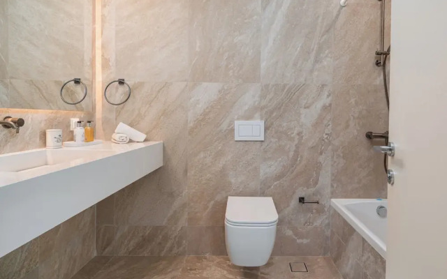 Alimos Luxury 3Bd w Outdoor Jacuzzi
