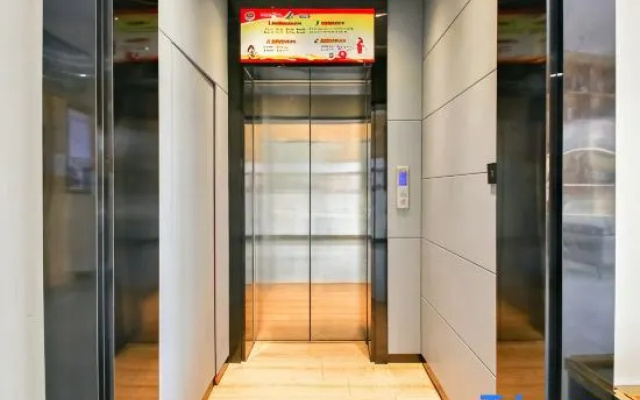 GreenTree Hotel (Fuyang Auto Parts City Convention and Exhibition Center)