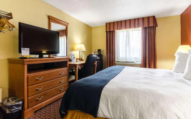 Rodeway Inn & Suites Jacksonville near Camp Lejeune