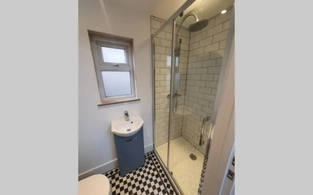 Cosy detached studio- walking distance to CWOA!