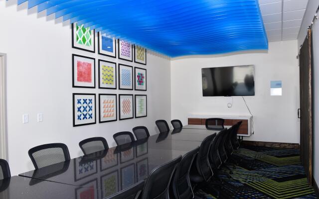 Holiday Inn Express & Suites Bensenville - O'Hare by IHG