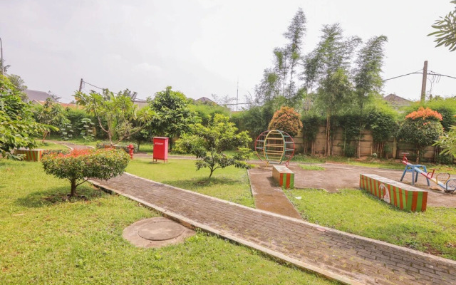 OYO 744 Cibubur Village Apartment