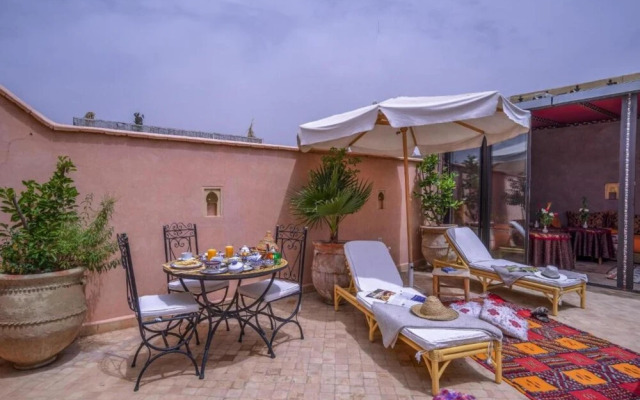 "room in Guest Room - Riad Lakouas Triple Room With Pool View"