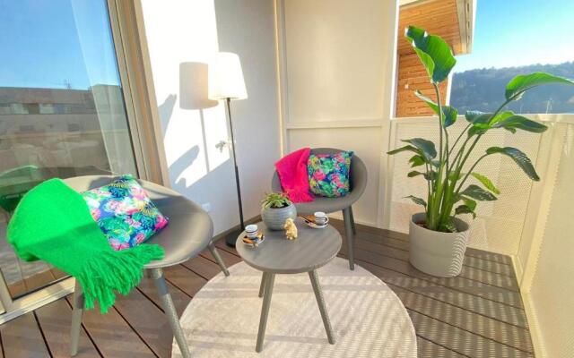 stylishe Wohnung mit Balkon und Tiefgarage