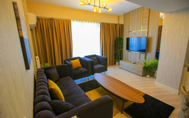 1-B Luxury Apt near Mall of IST