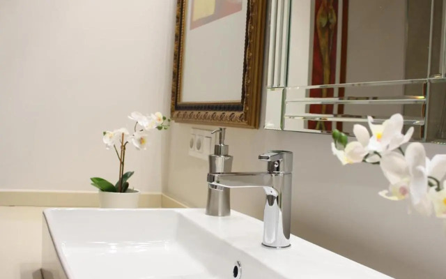 Elegancia by SevillaLuxurySuites