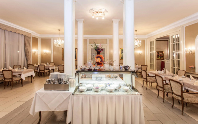 Centro National Frankfurt, Trademark Collection by Wyndham