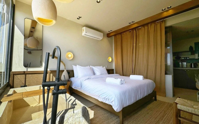 The 2 BDR Pyramids Vista w/ Bathtub