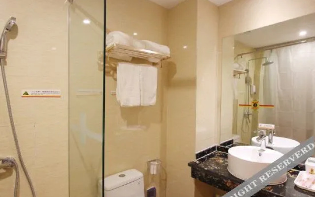 Super 8 Hotel (Weifang University North Gate)