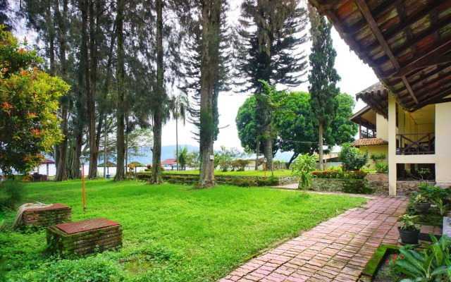 Pandu Lakeside Hotel Tuktuk