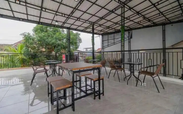 RedDoorz Syariah near Summarecon Mall Bekasi