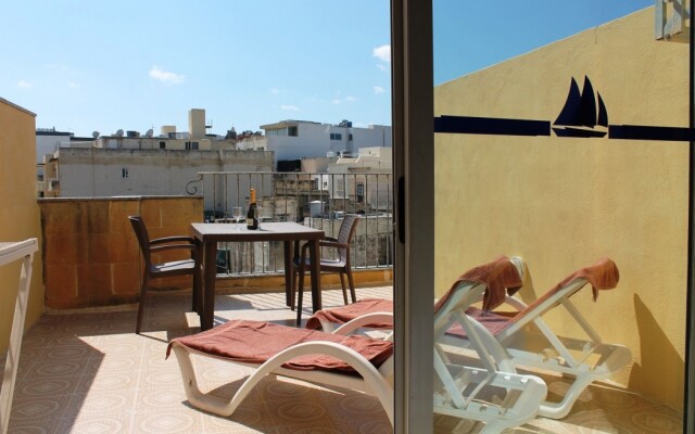 Spinola Bay Apartment by Getaways Malta