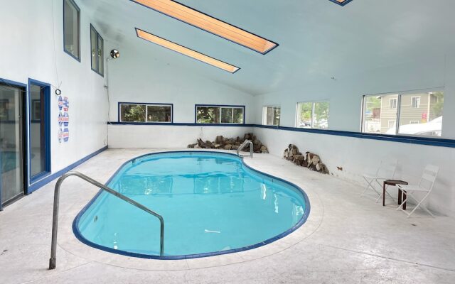 Sierra Blue Hotel & Swim Club