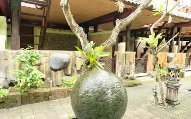 Kerti Beach Bungalow and Restaurant