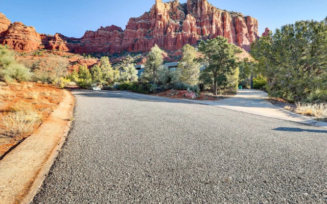 Amazing Views & On-site Hiking: Sedona Studio