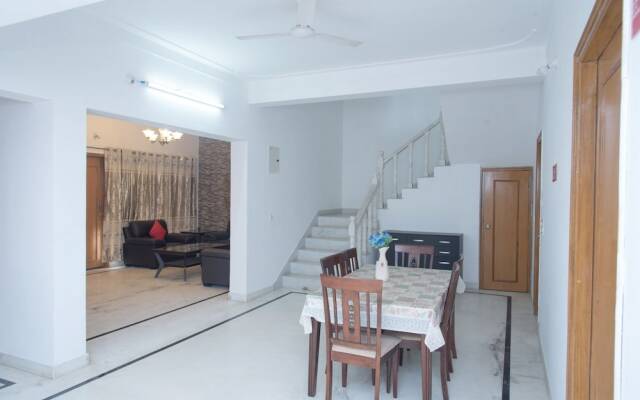 OYO 11064 Home Elegant 3BHK Villa Near Hiran Magri