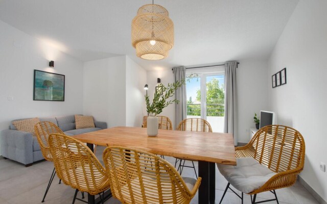 Beautiful Home in Zrnovnica With Wifi and 3 Bedrooms