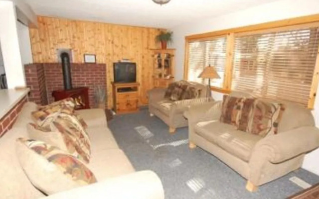 1247 Lester Street By Redawning