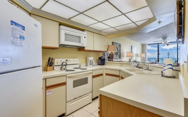 Summerhouse by Book That Condo