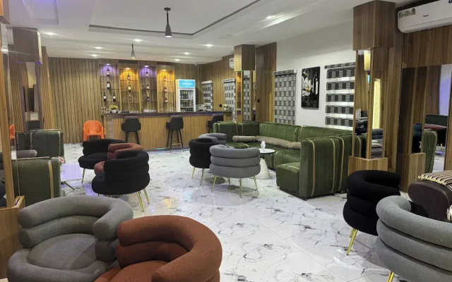 Silver Gate Hotel and Suites