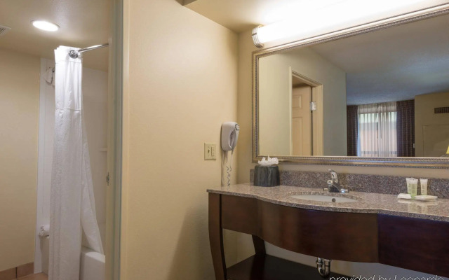 Staybridge Suites Memphis - Poplar Ave East by IHG