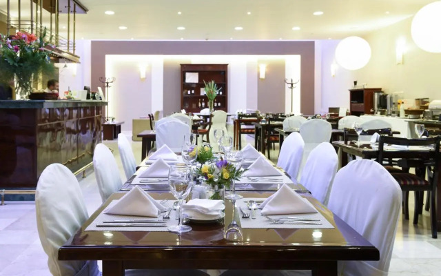 Argenta Tower Hotel & Suites